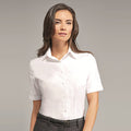 Weiß - Back - Russell Collection Easy Care Oxford Bluse, Kurzarm