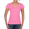 Rosa - Lifestyle - Gildan Damen Kurzarm T-Shirt mit V-Ausschnitt