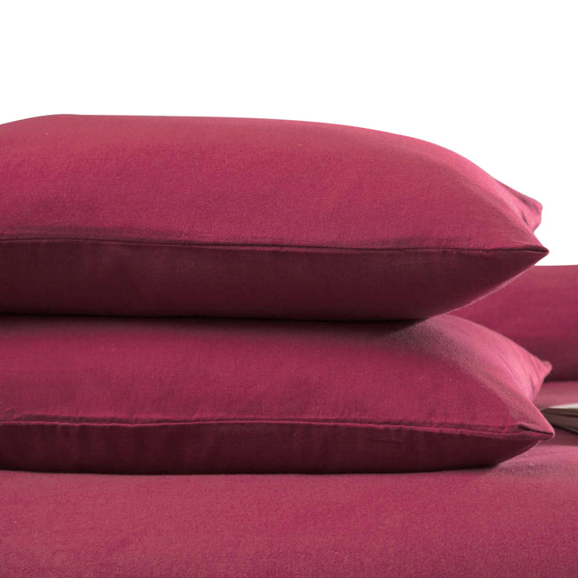 Rot - Front - Belledorm Kissenhüllen-Set aus gekämmter Baumwolle, 2 Stück