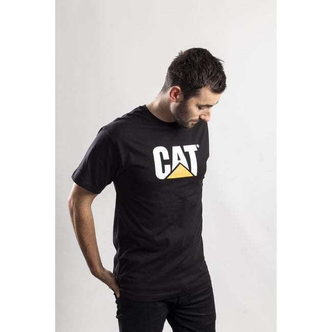 Schwarz - Side - Caterpillar Herren Kurzarm-T-Shirt mit CAT-Logo