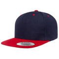Marineblau-Rot - Front - Yupoong Herren The Classic Baseballkappe, zweifarbig