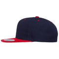 Marineblau-Rot - Side - Yupoong Herren The Classic Baseballkappe, zweifarbig