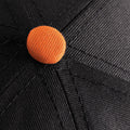 Schwarz-Orange - Pack Shot - Beechfield Unisex 5 Panel Kontrast Snapback Kappe