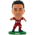 Weinrot-Weiß-Grün - Front - Liverpool FC - Fußball-Figur "Thiago Alcantara 2024", "SoccerStarz"